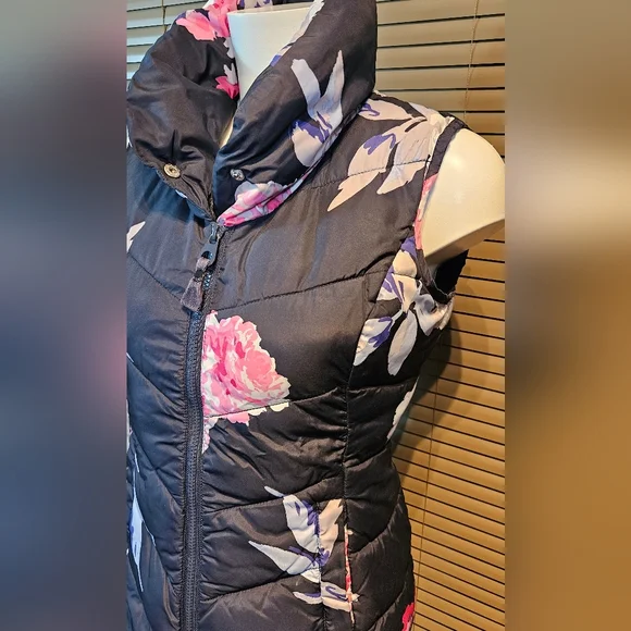 VGC Joules Merriton gilet RRP £55, fits UK size 8-10, quilted floral body warmer - Picture 12 of 16